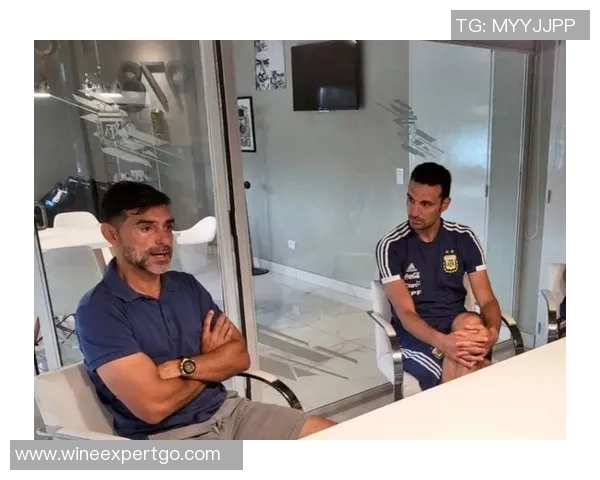 斯卡洛尼强调球队状态提升的紧迫性与行动的重要性